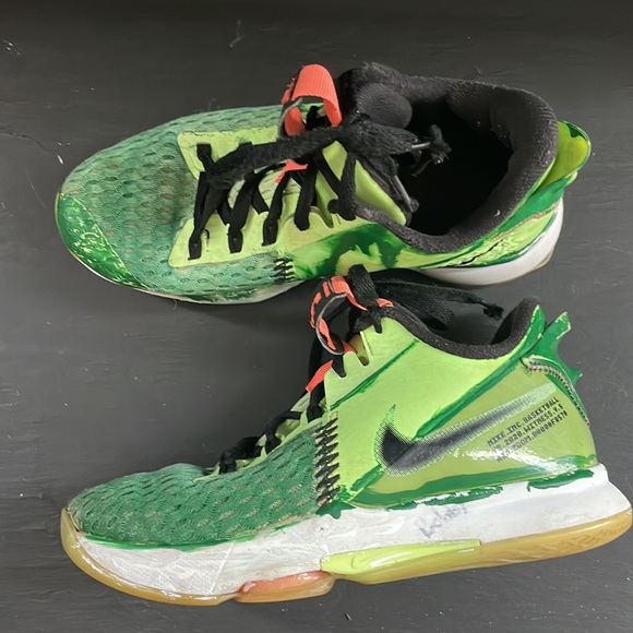 Nike Lebron Witness 5 Lime Glow
Green Size 7Y - Picture 9 of 12